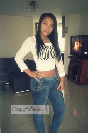 152057 - Shazzkya Age: 33 - Colombia
