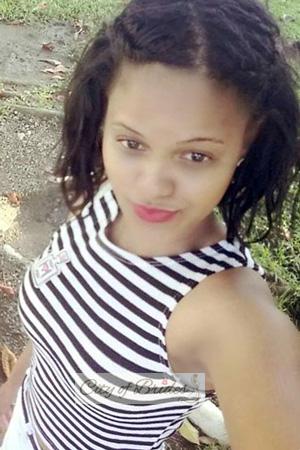 184080 - Luz Age: 28 - Costa Rica