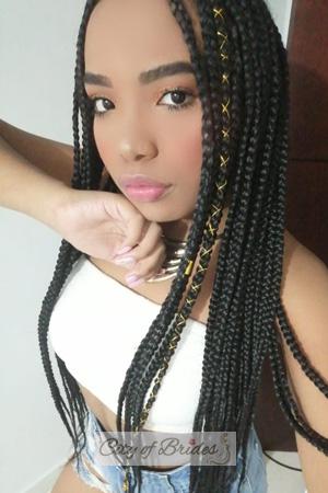 192916 - Yenssy Age: 29 - Colombia