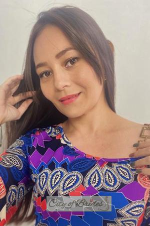 198511 - Laura Age: 41 - Colombia