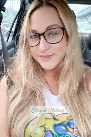 203669 - Jessica Age: 43 - Costa Rica