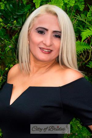 203682 - Helga Age: 51 - Peru