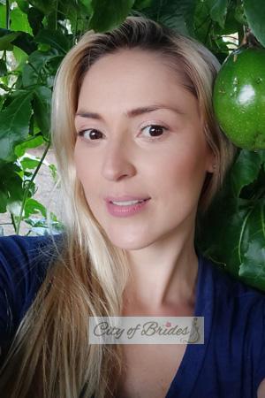 205084 - Ana Maria Age: 42 - Colombia