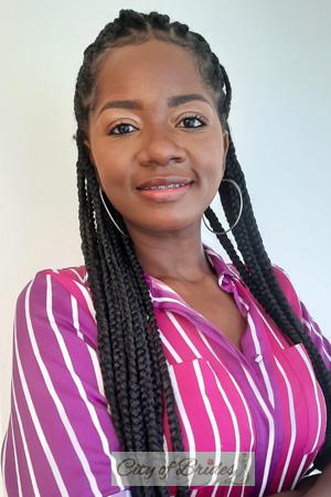 205104 - Stefany Age: 35 - Colombia