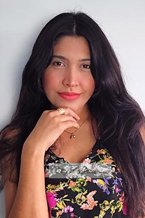 205713 - Stephanie Age: 35 - Colombia