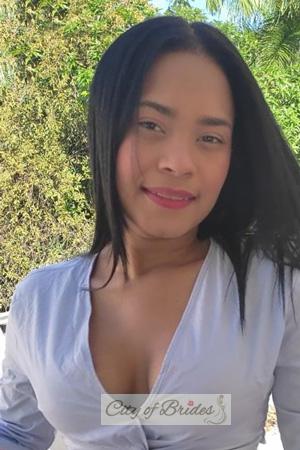 205726 - Nayelis Age: 23 - Colombia