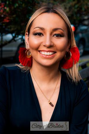 205925 - Laura Age: 36 - Colombia