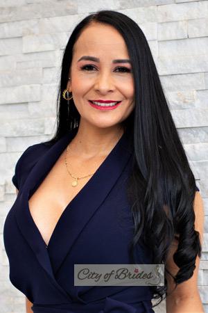 210689 - Dorely Age: 46 - Colombia