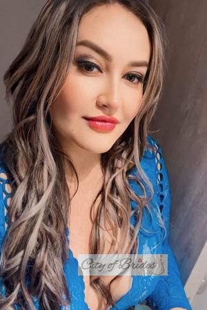 215143 - Yuri Age: 42 - Colombia