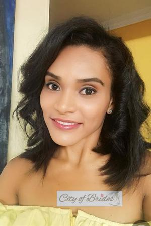 215144 - Yanaika Age: 33 - Colombia