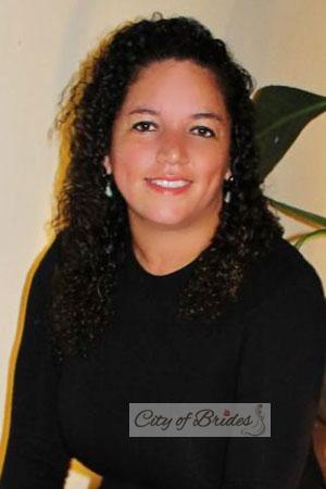 220442 - Laura Age: 43 - Costa Rica