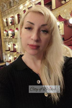 221102 - Iryna Age: 48 - Ukraine