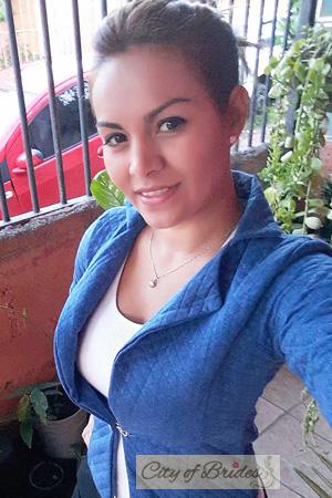 223464 - Laura Age: 36 - Costa Rica
