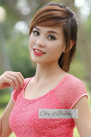 226728 - Thi Minh Trang Age: 31 - Vietnam