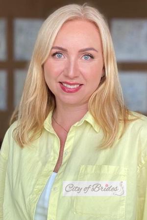 227687 - Luliia Age: 53 - Mexico
