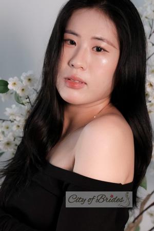 228151 - Pham Nhu Tram Age: 25 - Vietnam
